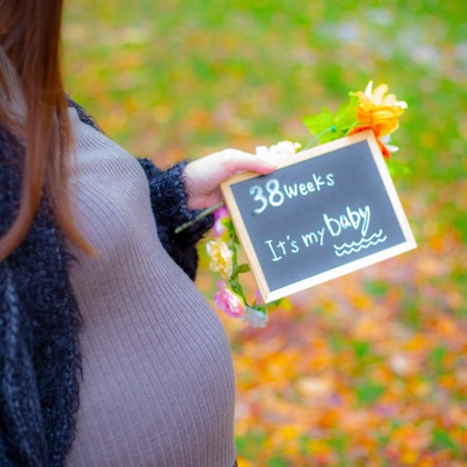中井企画が出張撮影した大通公園, 自然の中の人々, タータンなどが写った「マタニティフォト(札幌）」の家族写真