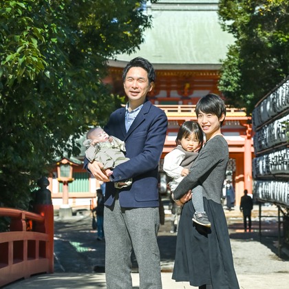 寫樂斎が出張撮影した罰金, 自然の中の人々, フェンスが写ったお宮参りの写真