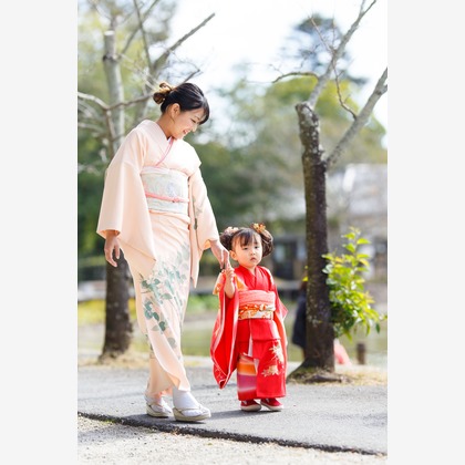 中井企画が出張撮影したネクタイ, フラッシュ撮影, ストリートファッションなどが写った「七五三(奈良)」の家族写真