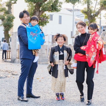 高夏写真店が出張撮影した「七五三の撮影」の家族写真