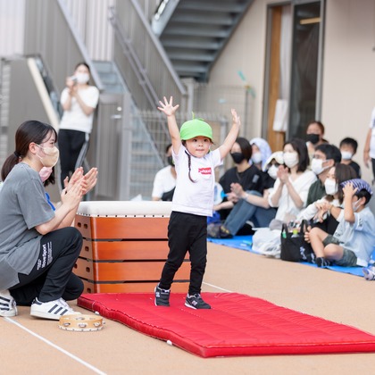 T.Matsumuraが出張撮影した甘いひよこ, 鍛冶池キャンプ場, ローラースポーツなどが写った「運動会（保育園）」の家族写真
