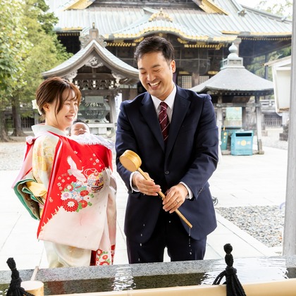 出張撮影くろさわが出張撮影したショール, 唯一, 裸足などが写った「お宮参り」の家族写真