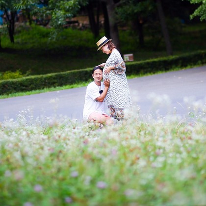 この写真は、出張撮影(家族写真(キッズ,ベビーフォト))のアルバム「マタニティー・公園」にある写真の1枚で、家族写真(キッズ,ベビーフォト)などが写っています。<br>「マタニティー・公園」では他にも:albumPhotoCount枚の家族写真を見ることができます。撮影者は加倉井 規晃です。カメラマンのプロフィールページで、家族写真(キッズ,ベビーフォト)撮影の口コミやおすすめコメントを見ることができます。