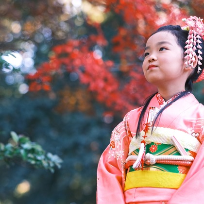 杉本 周平が出張撮影した五感の庭, ベビーキャリア, ネクタイが写った家族写真の出張撮影の写真