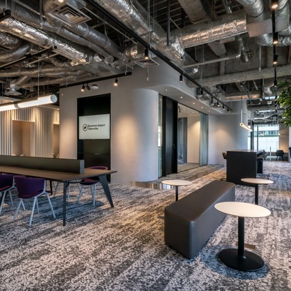 クマが撮影したウェディングや家族、ビジネスの写真