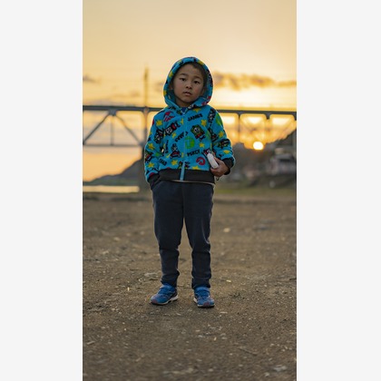 この写真は、出張撮影(家族写真(キッズ,ベビーフォト))のアルバム「夕方のキッズ撮影」にある写真の1枚で、家族写真(キッズ,ベビーフォト)などが写っています。<br>「夕方のキッズ撮影」では他にも:albumPhotoCount枚の家族写真を見ることができます。撮影者はOne-axeです。カメラマンのプロフィールページで、家族写真(キッズ,ベビーフォト)撮影の口コミやおすすめコメントを見ることができます。