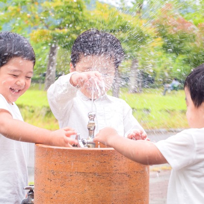 AXiS Photo Service 伊神 菜穂子が出張撮影したグレー, 虹彩, 赤ちゃん・幼児服が写った家族写真の出張撮影の写真