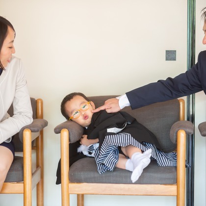 竹部 祐樹が出張撮影した防府天満宮, 足首, 人間の足などが写った「七五三＠防府天満宮」の家族写真