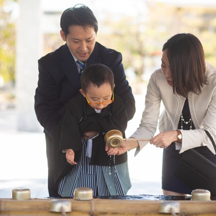 竹部 祐樹が出張撮影した防府天満宮, 足首, 人間の足などが写った「七五三＠防府天満宮」の家族写真