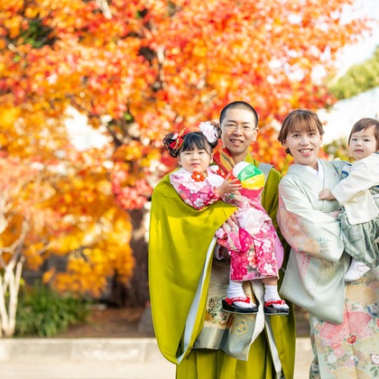 富田桃子写真事務所が出張撮影した分かち合う, フラッシュ撮影, 慰めが写った家族写真(キッズ,ベビーフォト)の写真