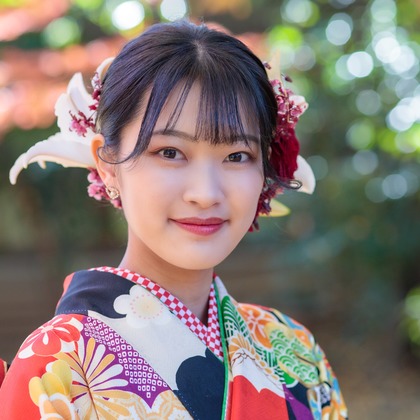 スタジオαが出張撮影した植物, スリーブ, 上着が写った成人式撮影の写真