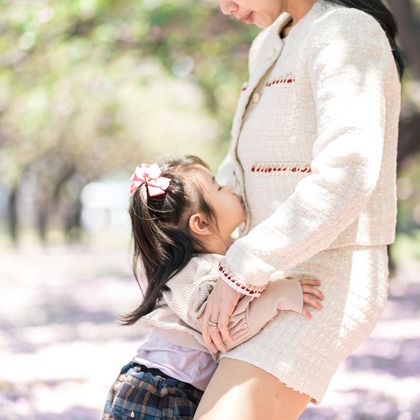 櫻井一平が出張撮影した自然の中の人々, 日本の建築, 中国建築などが写った「ファミリーフォト」の家族写真