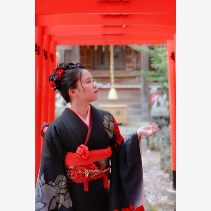 黒澤正彦が出張撮影した江の島シーキャンドル, キャンティカフェ, 水前寺成趣園などが写った「成人式前撮り撮影（群馬県高崎市　進雄神社　４月撮影）」の家族写真