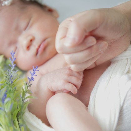 村井 智久が撮影したニューボーンフォトの写真