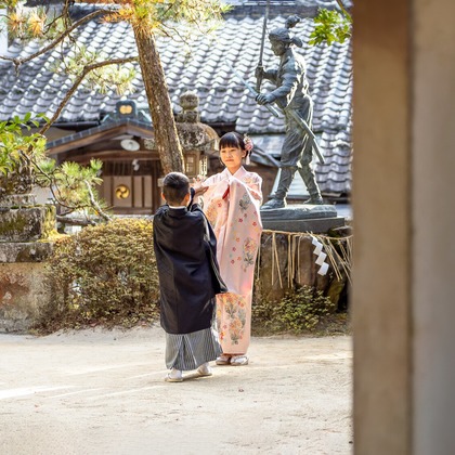 中村雅樹が出張撮影したジェスチャー, 記念写真, お宮参りが写った七五三フォトの写真