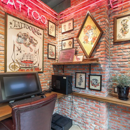 山内　信弥が撮影した「ブリティッシュパブ、タトゥースタジオ」の写真