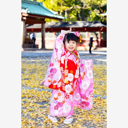 Kan Suzuki  photographyが出張撮影した「根津神社」の家族写真