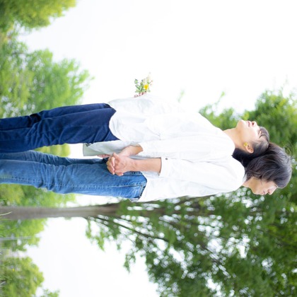 中井企画が出張撮影したフラッシュ撮影, シャツ, 家族一緒に写真を撮るなどが写った「マタニティカップルフォト」の家族写真