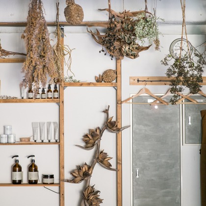 德永三千代が撮影した「ショップ・サロン」の写真