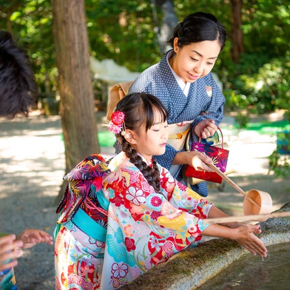 この写真は、出張撮影(家族写真(キッズ,ベビーフォト))のアルバム「七五三撮影」にある写真の1枚で、家族写真(キッズ,ベビーフォト)などが写っています。<br>「七五三撮影」では他にも:albumPhotoCount枚の家族写真を見ることができます。撮影者はぽらりすフォトワークスです。カメラマンのプロフィールページで、家族写真(キッズ,ベビーフォト)撮影の口コミやおすすめコメントを見ることができます。