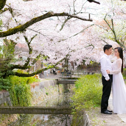Fotocrossが出張撮影した食べるとホッとする料理, 下鴨神社, 食器が写った家族写真の出張撮影/旅行先の記念撮影の写真