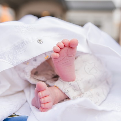 山下　剛が出張撮影したネクタイ, 赤ちゃん・幼児服, 慰めなどが写った「お宮参りの撮影」の家族写真