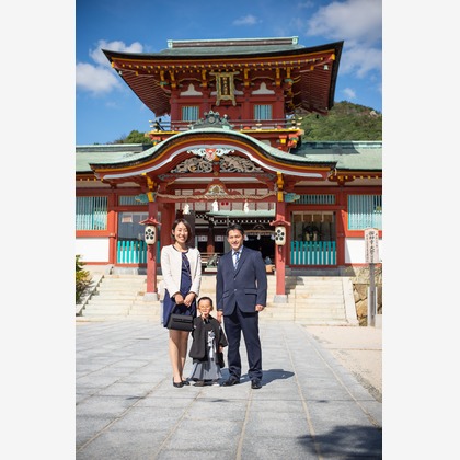 竹部 祐樹が出張撮影した防府天満宮, 足首, 人間の足などが写った「七五三＠防府天満宮」の家族写真