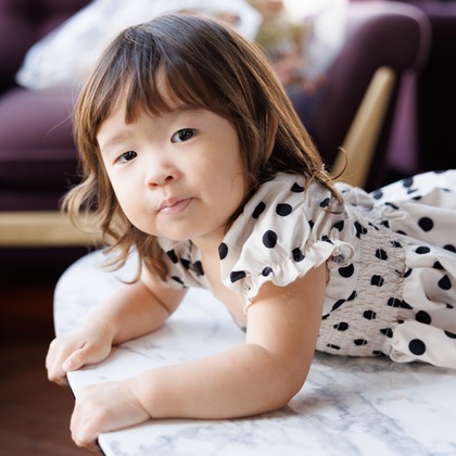 ちずカメラが出張撮影したワンピース, 荷物とバッグ, 赤ちゃん・幼児服などが写った「子供達」の家族写真