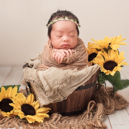 AXiS Photo Service 伊神 菜穂子が出張撮影したグレー, 虹彩, 赤ちゃん・幼児服が写ったニューボーンフォトの写真