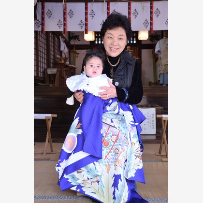 ko1low photographが出張撮影した紫色, 楽しげ, 子どもが写ったエンゲージメントフォトの写真