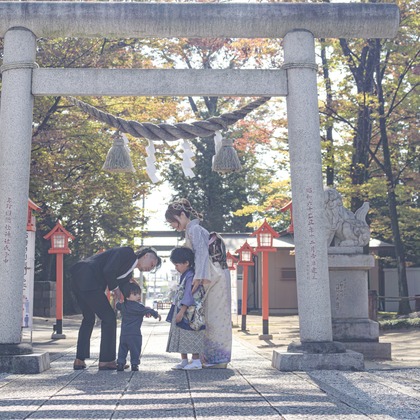 この写真は、出張撮影(家族写真(キッズ,ベビーフォト))のアルバム「七五三_5歳」にある写真の1枚で、家族写真(キッズ,ベビーフォト)などが写っています。<br>「七五三_5歳」では他にも:albumPhotoCount枚の家族写真を見ることができます。撮影者はPhotographer YUUKIです。カメラマンのプロフィールページで、家族写真(キッズ,ベビーフォト)撮影の口コミやおすすめコメントを見ることができます。