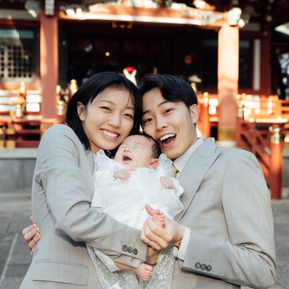 出張撮影くろさわが出張撮影したショール, 唯一, 裸足などが写った「お宮参り」の家族写真