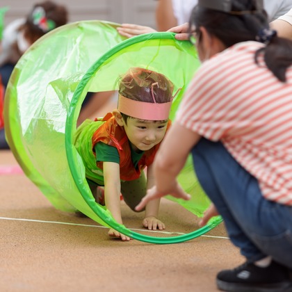 T.Matsumuraが出張撮影した甘いひよこ, 鍛冶池キャンプ場, ローラースポーツなどが写った「運動会（保育園）」の家族写真