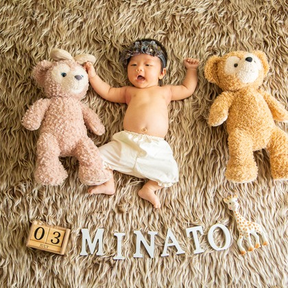 Photo Arima（有馬 明広）が出張撮影した「ぐるぐる巻きにしないニューボーンフォト」の家族写真