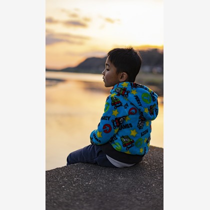 この写真は、出張撮影(家族写真(キッズ,ベビーフォト))のアルバム「夕方のキッズ撮影」にある写真の1枚で、家族写真(キッズ,ベビーフォト)などが写っています。<br>「夕方のキッズ撮影」では他にも:albumPhotoCount枚の家族写真を見ることができます。撮影者はOne-axeです。カメラマンのプロフィールページで、家族写真(キッズ,ベビーフォト)撮影の口コミやおすすめコメントを見ることができます。