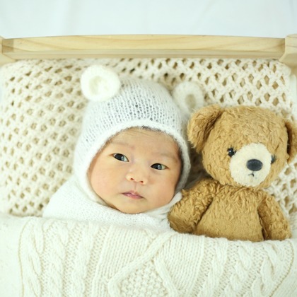 出張撮影HUG TIMEが撮影したニューボーンフォトの写真