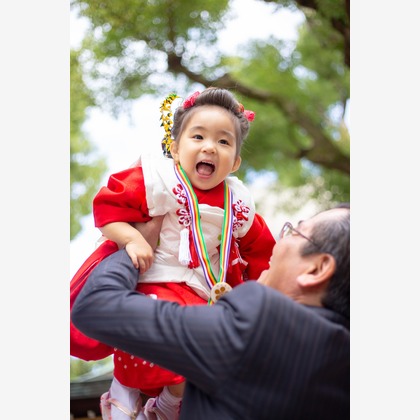 中井企画が出張撮影した襟, シャツ, ジェスチャーなどが写った「七五三(大阪市)」の家族写真