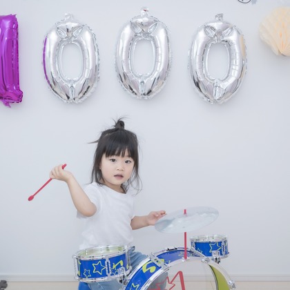 A&Y写真OFFICEが出張撮影した荷物とバッグ, シンボル, バックパックなどが写った「家族写真」の家族写真