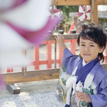 この写真は、出張撮影(家族写真(キッズ,ベビーフォト))のアルバム「七五三_5歳」にある写真の1枚で、家族写真(キッズ,ベビーフォト)などが写っています。<br>「七五三_5歳」では他にも:albumPhotoCount枚の家族写真を見ることができます。撮影者はPhotographer YUUKIです。カメラマンのプロフィールページで、家族写真(キッズ,ベビーフォト)撮影の口コミやおすすめコメントを見ることができます。