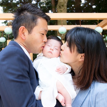 この写真は、出張撮影(家族写真(キッズ,ベビーフォト))のアルバム「お宮参り撮影@川越氷川神社」にある写真の1枚で、家族写真(キッズ,ベビーフォト)などが写っています。<br>「お宮参り撮影@川越氷川神社」では他にも:albumPhotoCount枚の家族写真を見ることができます。撮影者は瀧澤 唯です。カメラマンのプロフィールページで、家族写真(キッズ,ベビーフォト)撮影の口コミやおすすめコメントを見ることができます。