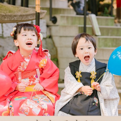 松嵜直斗が出張撮影したジェスチャー, 自然の中の人々, スリーブが写った七五三フォトの写真