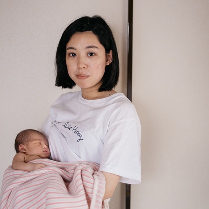 植村由理が出張撮影した多年生植物, 花粉, つま先などが写った「マリちゃん」の家族写真