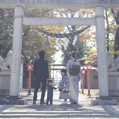 この写真は、出張撮影(家族写真(キッズ,ベビーフォト))のアルバム「七五三_5歳」にある写真の1枚で、家族写真(キッズ,ベビーフォト)などが写っています。<br>「七五三_5歳」では他にも:albumPhotoCount枚の家族写真を見ることができます。撮影者はPhotographer YUUKIです。カメラマンのプロフィールページで、家族写真(キッズ,ベビーフォト)撮影の口コミやおすすめコメントを見ることができます。