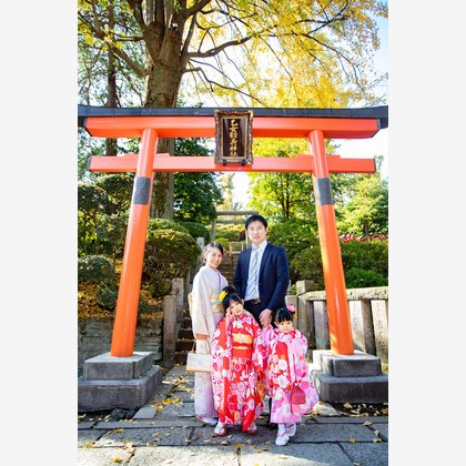 Kan Suzuki  photographyが出張撮影した「根津神社」の家族写真