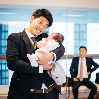 植村由理が出張撮影した肉食動物, 誕生, イヌ科などが写った「お宮参り　＠水天宮」の家族写真