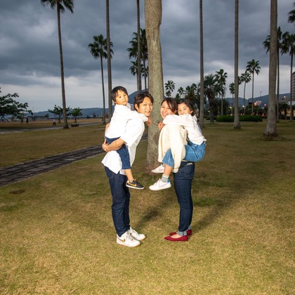 岩坪眞一郎が出張撮影した家族写真(キッズ,ベビーフォト)などが写った「還暦祝い家族写真」の家族写真