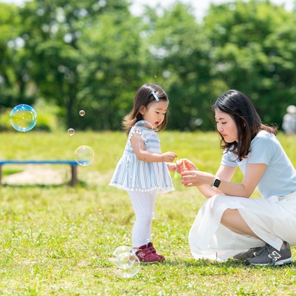 合同会社優希photoが出張撮影した成人式, 落葉, 着物が写った家族写真の出張撮影の写真