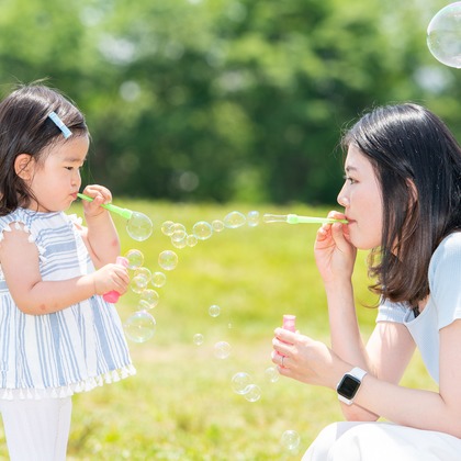 合同会社優希photoが出張撮影した成人式, 落葉, 着物が写った家族写真の出張撮影の写真