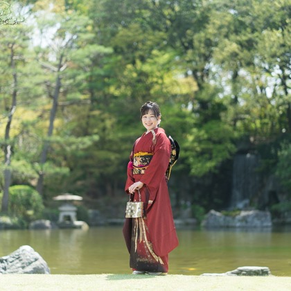 この写真は、出張撮影(家族写真(キッズ,ベビーフォト))のアルバム「成人式前撮り・卒業袴」にある写真の1枚で、家族写真(キッズ,ベビーフォト)などが写っています。<br>「成人式前撮り・卒業袴」では他にも:albumPhotoCount枚の家族写真を見ることができます。撮影者は山口　竜です。カメラマンのプロフィールページで、家族写真(キッズ,ベビーフォト)撮影の口コミやおすすめコメントを見ることができます。