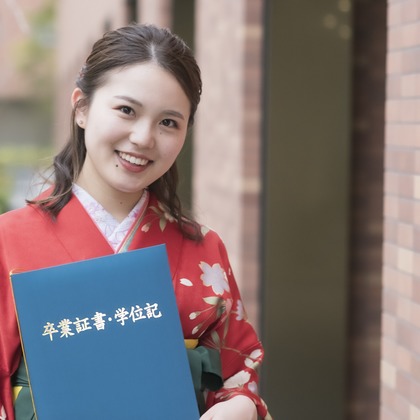 A&Y写真OFFICEが出張撮影した荷物とバッグ, シンボル, バックパックなどが写った「家族写真」の家族写真